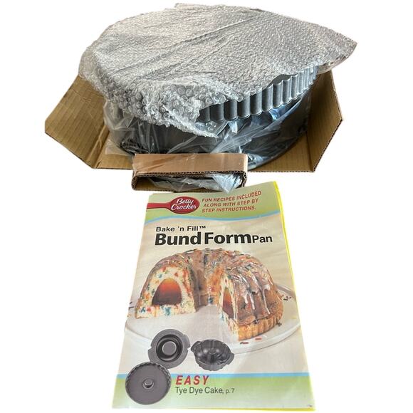 Betty Crocker Bake’n Fill Bundform Bake Set Baking Pan Dessert Recipe Booklet - Picture 5 of 6